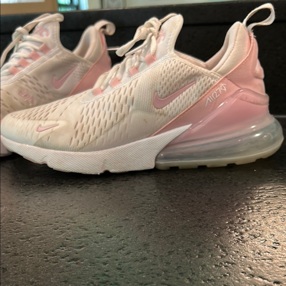 Nike Air Max 270 in Soft Pink and White